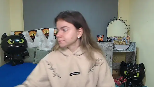 TinaRedly online show from November 1, 6:13 pm