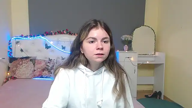 TinaRedly online show from May 1, 6:02 pm