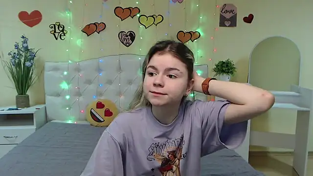 TinaRedly online show from March 11, 5:13 pm