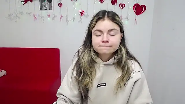 TinaRedly online show from February 6, 9:11 pm