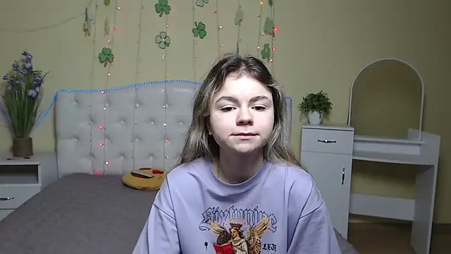 TinaRedly online show from March 23, 12:47 am