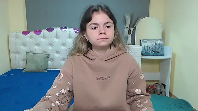 TinaRedly online show from October 12, 5:42 am