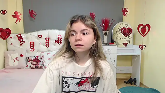 TinaRedly online show from February 9, 12:25 pm