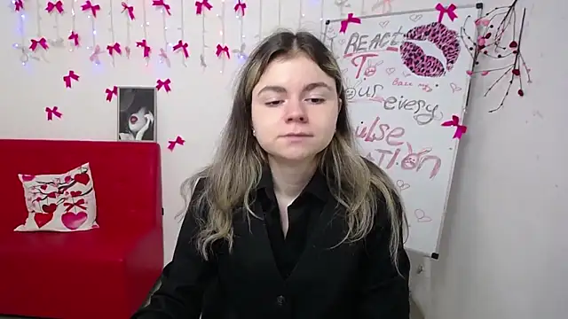 TinaRedly online show from March 13, 6:13 pm