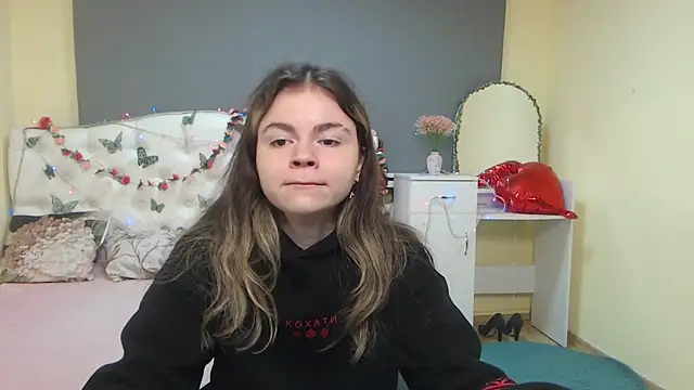 TinaRedly online show from April 19, 5:25 pm