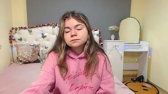 TinaRedly online show from March 6, 7:03 am