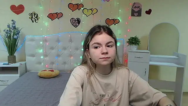 TinaRedly online show from March 12, 9:35 pm