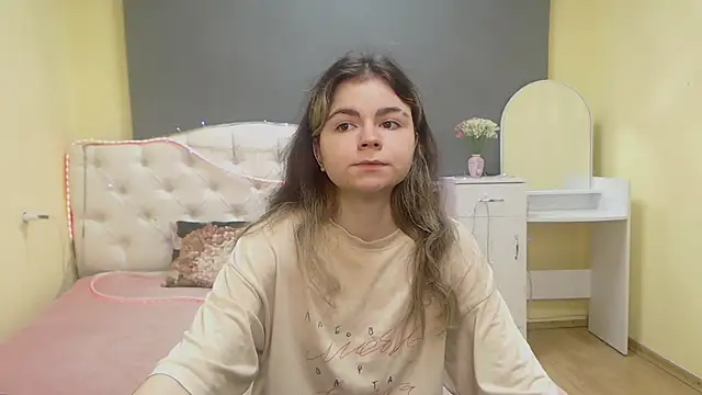 TinaRedly online show from May 11, 6:05 pm