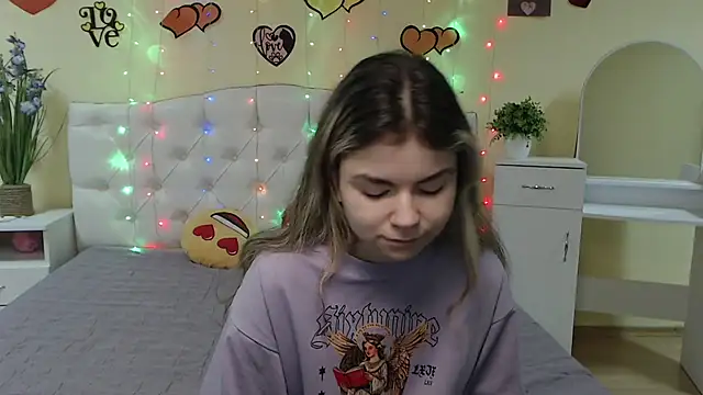 TinaRedly online show from March 4, 4:27 am