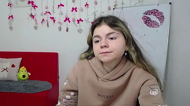 TinaRedly online show from April 8, 6:09 pm