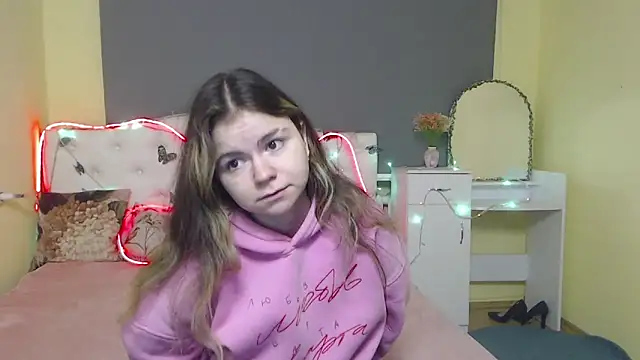 TinaRedly online show from April 24, 5:53 am