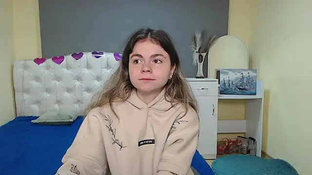 TinaRedly online show from October 3, 5:47 pm