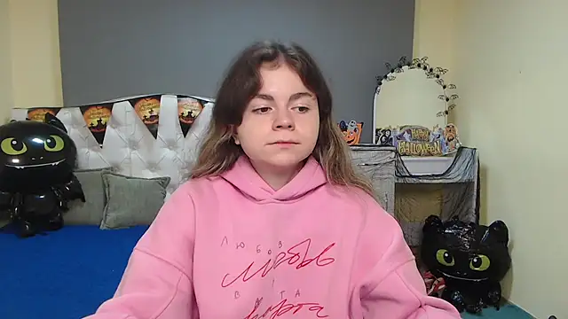 TinaRedly online show from October 31, 6:43 am