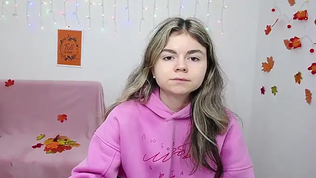 TinaRedly online show from December 3, 6:40 pm