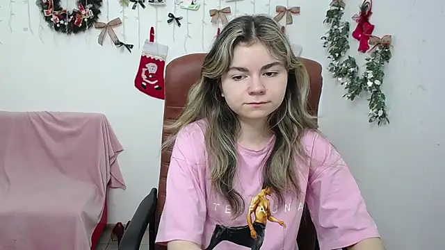 TinaRedly online show from December 14, 6:46 pm