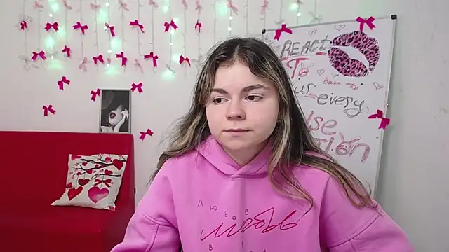 TinaRedly online show from March 19, 11:21 am