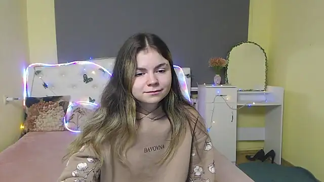 TinaRedly online show from April 23, 6:53 am