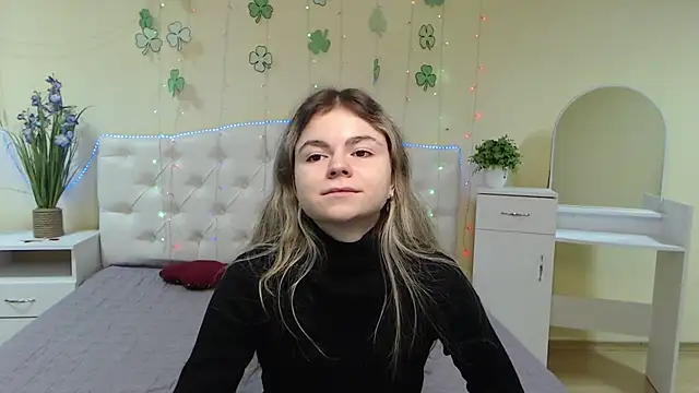 TinaRedly online show from March 19, 6:23 pm