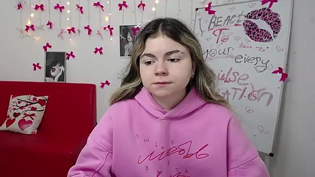 TinaRedly online show from March 22, 6:20 pm