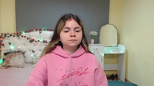 TinaRedly online show from March 24, 8:36 am