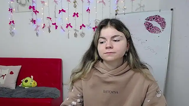 TinaRedly online show from April 17, 7:55 am