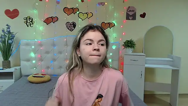 TinaRedly online show from March 8, 9:39 am