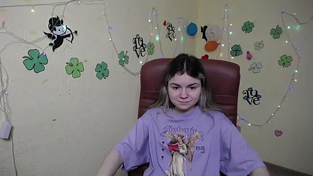 TinaRedly online show from March 14, 6:18 pm