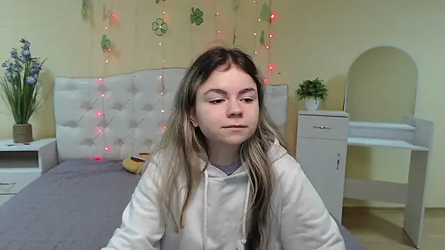 TinaRedly online show from March 22, 6:03 pm