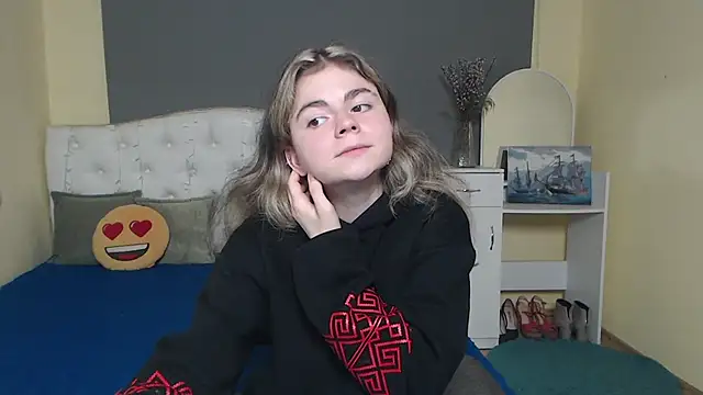 TinaRedly online show from November 10, 6:35 pm