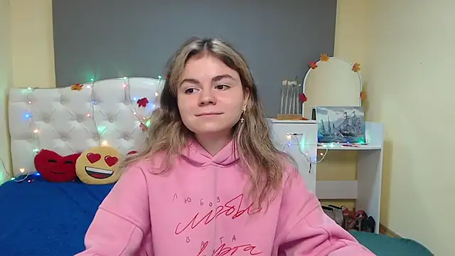 TinaRedly online show from November 29, 6:30 pm