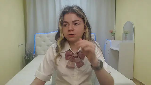TinaRedly online show from July 2, 5:41 pm