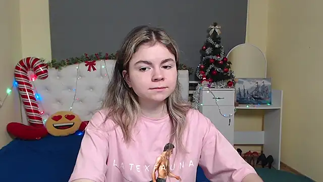 TinaRedly online show from December 13, 8:04 pm