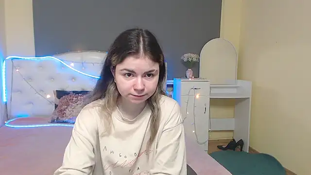TinaRedly online show from May 8, 5:33 am