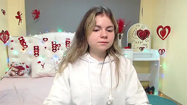 TinaRedly online show from February 15, 6:18 pm