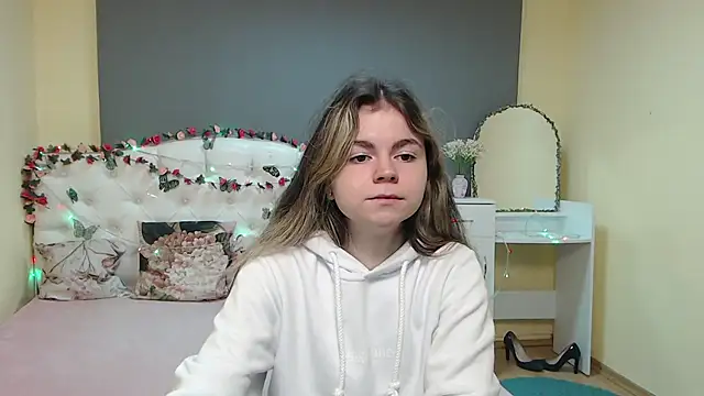 TinaRedly online show from March 15, 6:15 pm