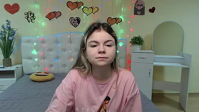 TinaRedly online show from March 8, 6:32 am