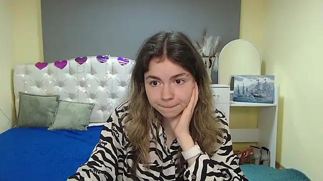 TinaRedly online show from September 19, 5:28 pm