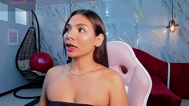 Snapshot of amira_cute2 chatting on January 17, 10:41 am amira cute2 online show from January 17, 10:41 am