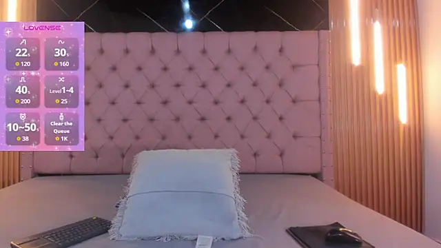 AinaPink online show from February 2, 10:58 am