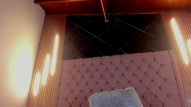 Snapshot of AinaPink chatting on March 12, 4:56 pm AinaPink online show from March 12, 4:56 pm