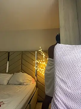 Snapshot of kellya_ chatting on February 2, 11:00 pm kellya online show from February 2, 11:00 pm