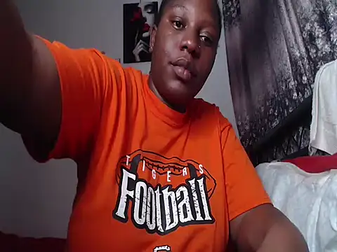 Whimsicalwillow online show from October 29, 3:22 pm