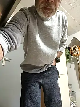 Snapshot of bottomhairy chatting on February 2, 3:22 pm bottomhairy online show from February 2, 3:22 pm