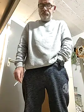 Snapshot of bottomhairy chatting on February 11, 5:13 pm bottomhairy online show from February 11, 5:13 pm