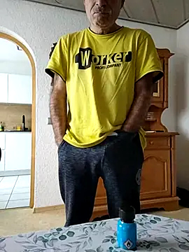 Snapshot of bottomhairy chatting on November 26, 10:15 am bottomhairy online show from November 26, 10:15 am