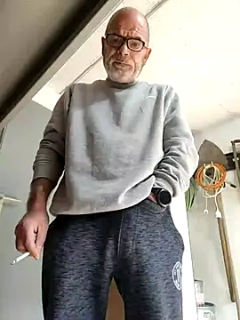 Snapshot of bottomhairy chatting on March 18, 10:07 am bottomhairy online show from March 18, 10:07 am