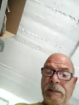 bottomhairy online show from May 6, 11:47 am