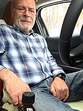 Snapshot of bottomhairy chatting on January 9, 10:55 am bottomhairy online show from January 9, 10:55 am