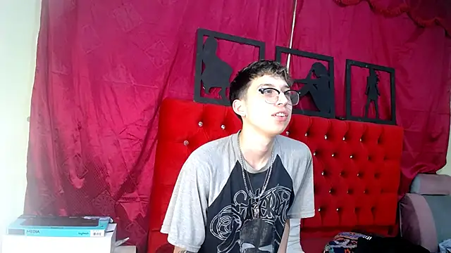 Snapshot of _Thomas_hot_ chatting on March 19, 10:11 am Thomas hot online show from March 19, 10:11 am