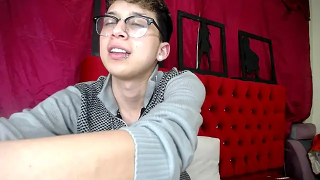 Snapshot of _Thomas_hot_ chatting on March 23, 4:27 am Thomas hot online show from March 23, 4:27 am